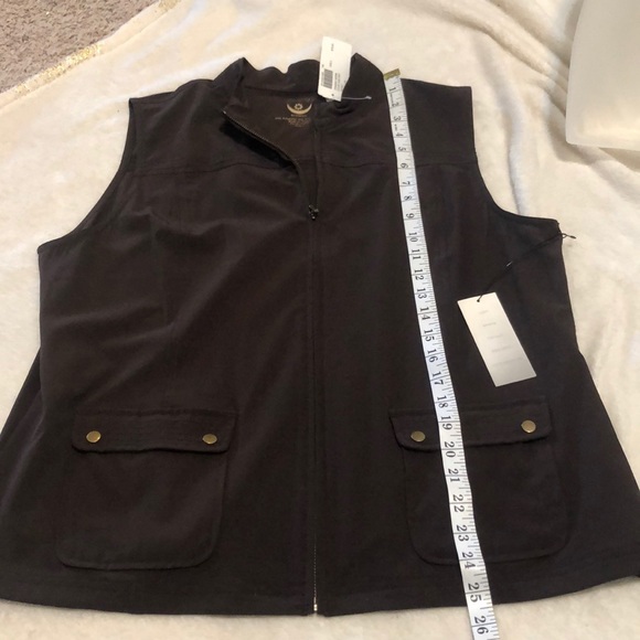 Chico's court side lightweight zipper front vest with pockets - Picture 12 of 14